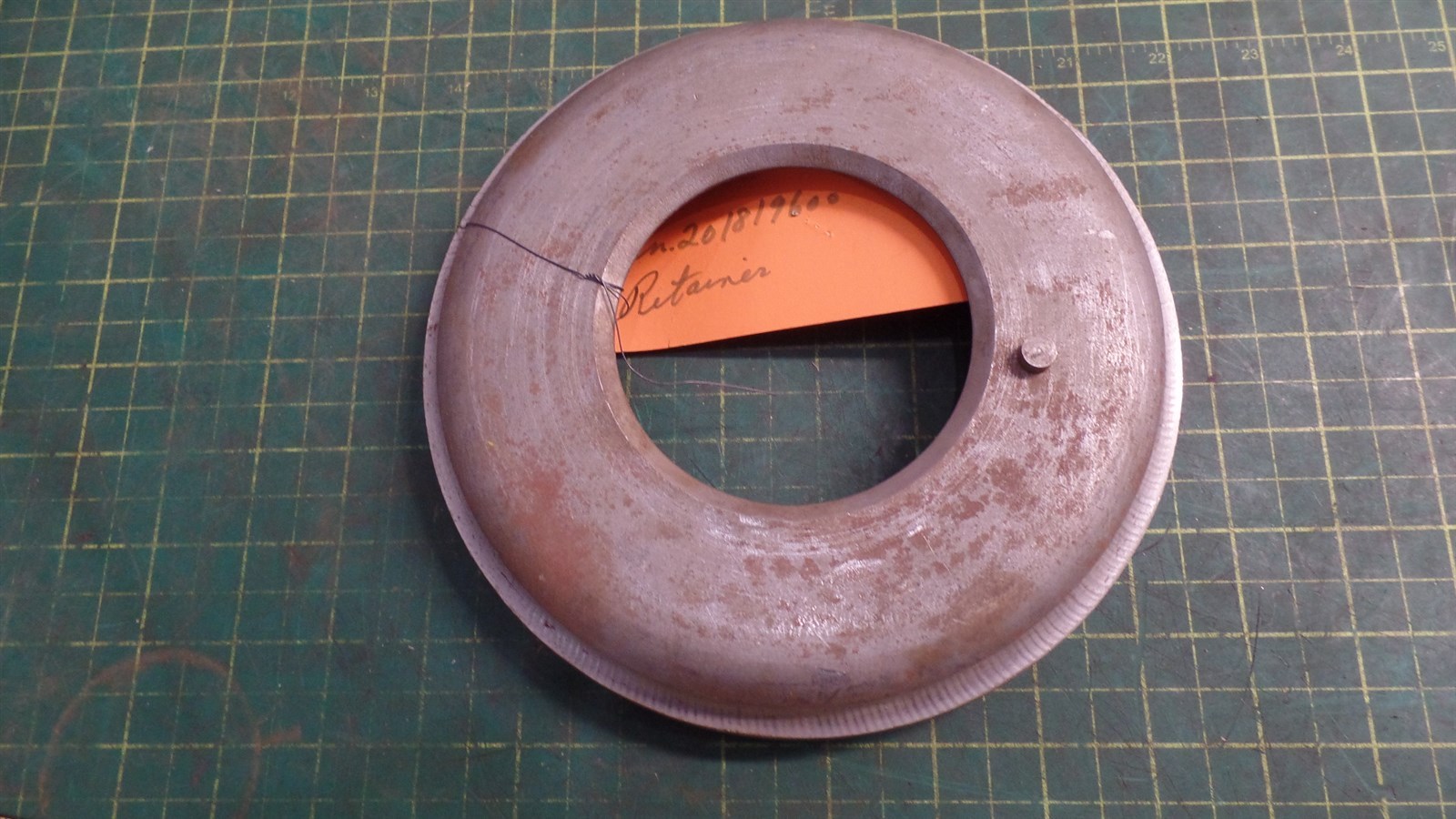 GENUINE TEREX 10-201819600 RETAINER, 10 201819600, 10201819600, 2018196. N.O.S.