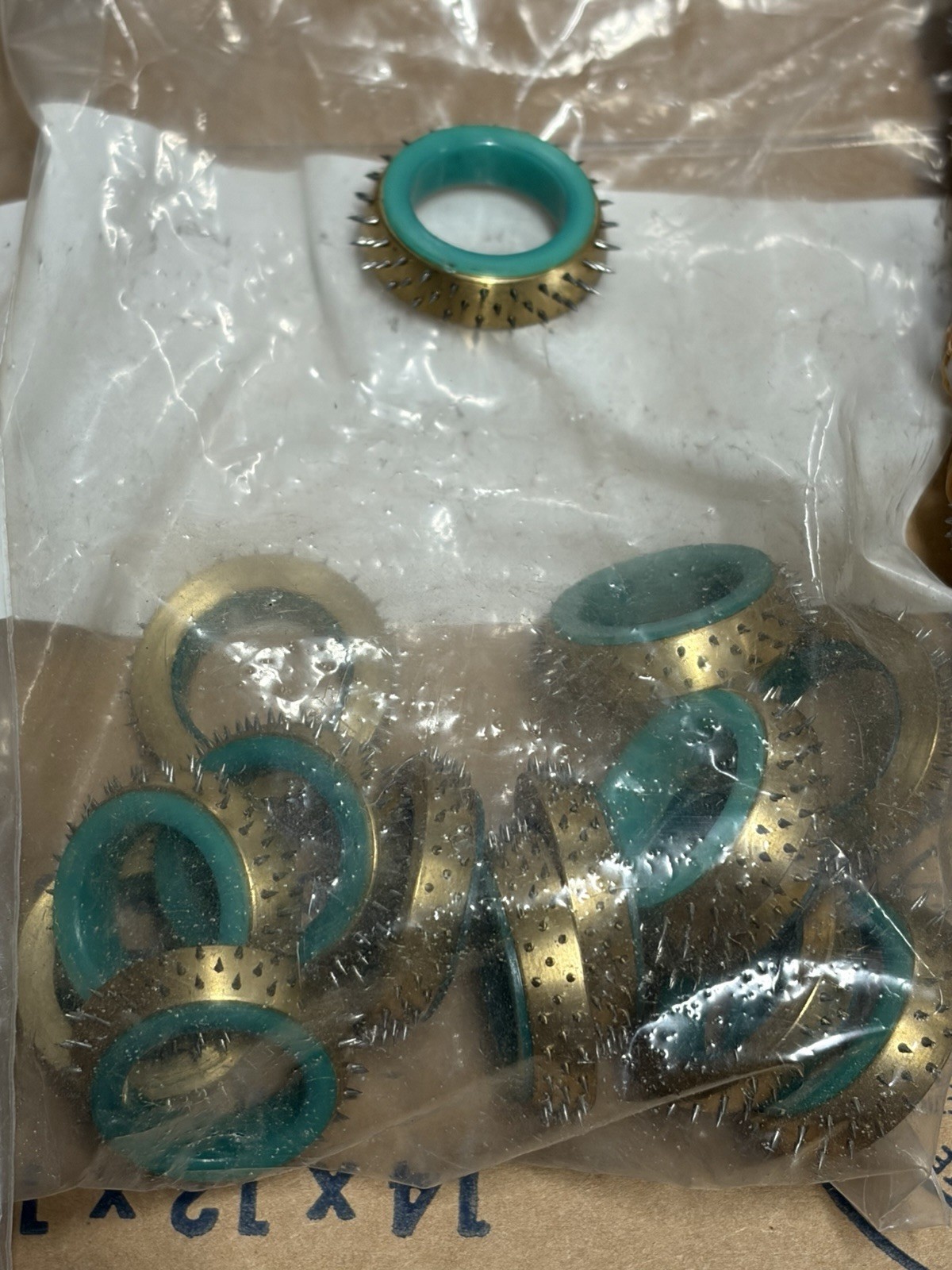 Assorted temple rings for automatic weaving loom