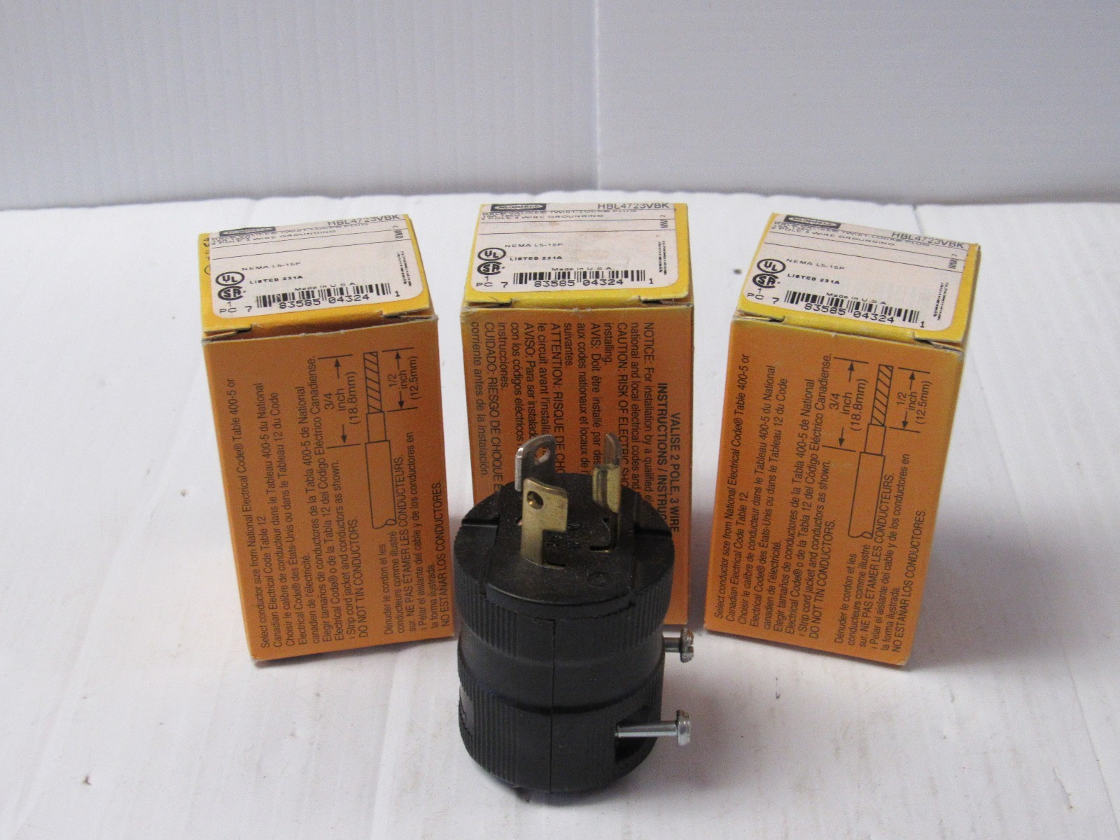(4) HUBBELLTWIST LOCK TURN & PULL PLUG HBL4723VBK 15 AMP A 15A 125V 2 POLE 3W