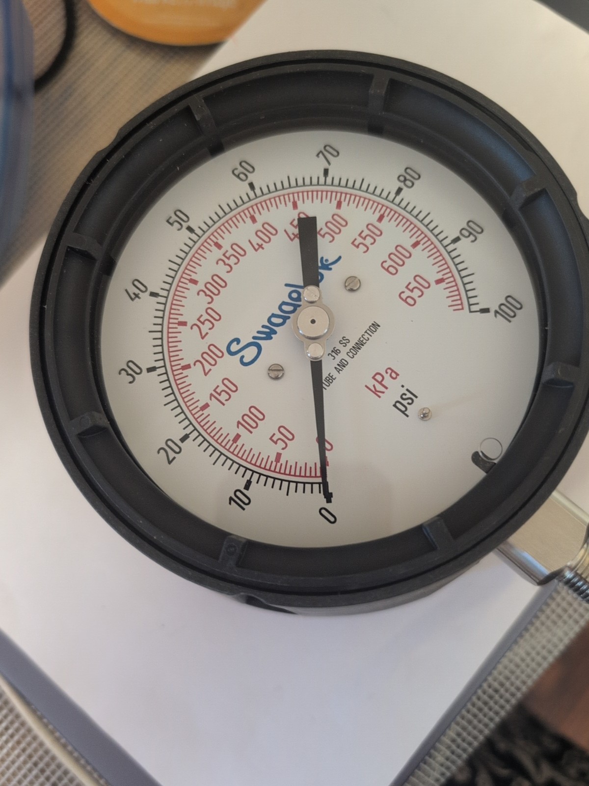 SWAGELOK GI GAUGE RANGE 100PSI/KPA 1/4MNPT LM PGI-115P-OG100-LAOX-J