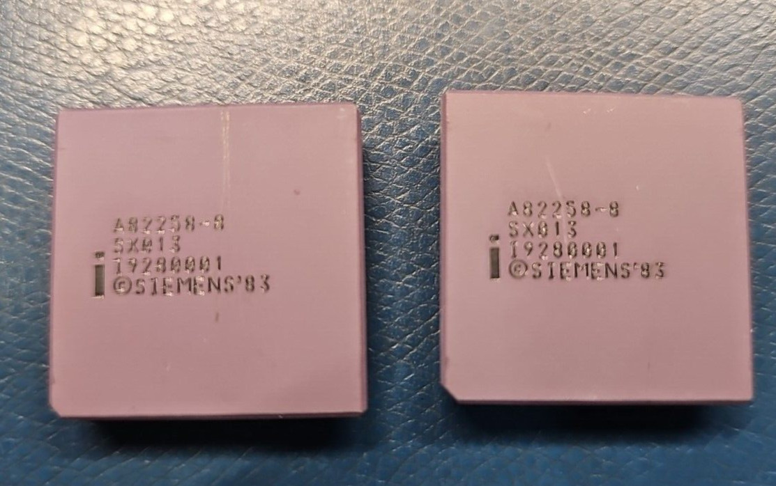 2 A82258-8 DMA Controller, CPGA68 Microprocessors/Microcontrollers/Peripheral IC