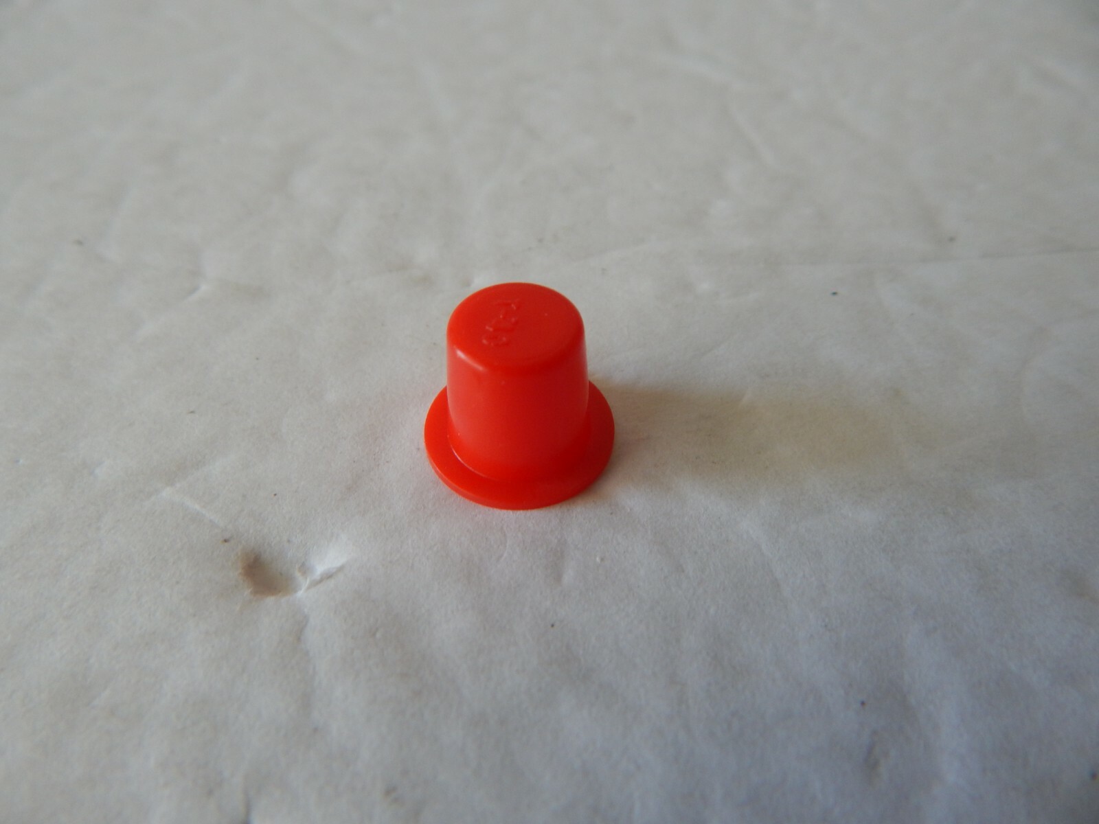 20x Universal Premium Quality Plastic Tapered Plugs Cap Red