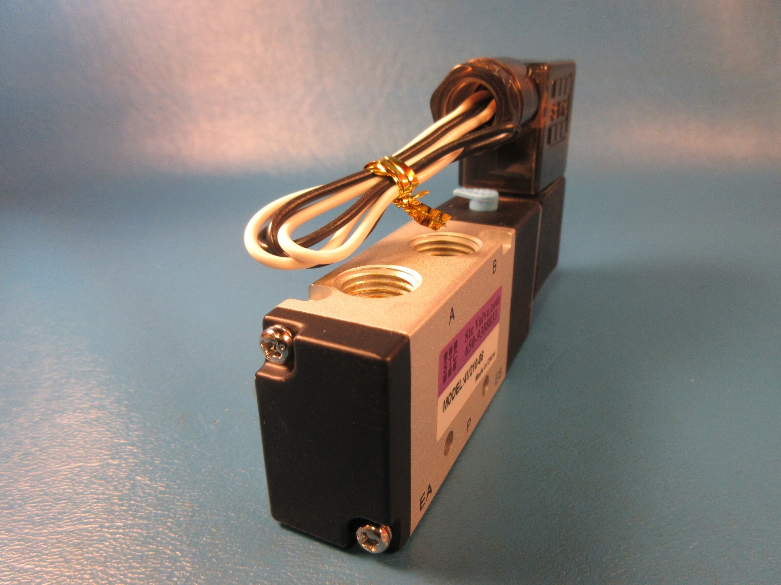 STC 4V210-08, Solenoid Valve, AC110V, 60Hz, Sizto Tech Corporation (AirTAC)