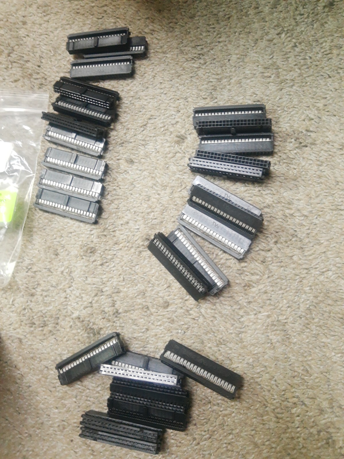 NEW LOT oF 29 IDC Receptacle Female 2.54 mm 2 Row 40 Contacts # AMP 1658621-9