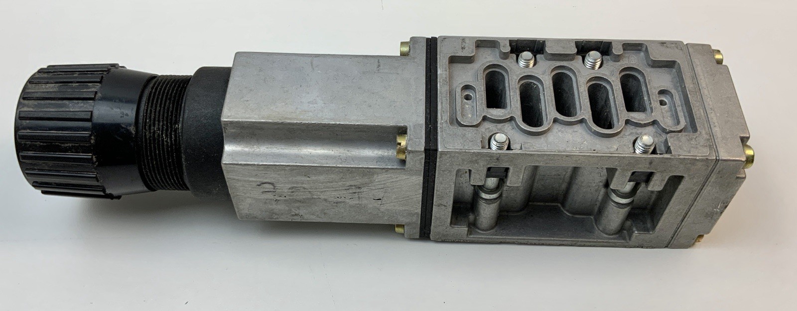 Festo LR-ZP-A-D-2 INTERMEDIATE PRESSURE REGULATOR PLATE 12bar 174psi (35970)