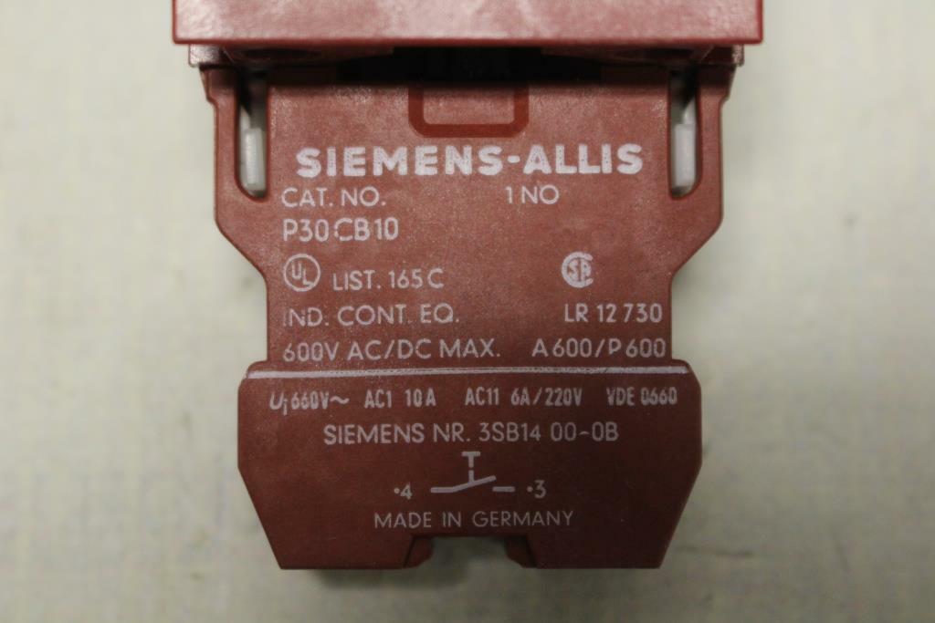 SIEMENS 3SB03-PFB Black Pushbutton with P30CB10 normally Open Contact