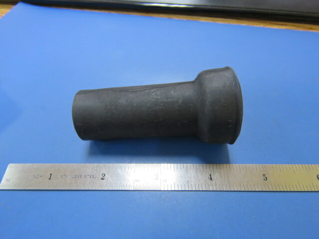 RAYCHEM 202F221-71/180-0 Qty of 2 per Lot Heat Shrink Molded Boot ST Flexible P