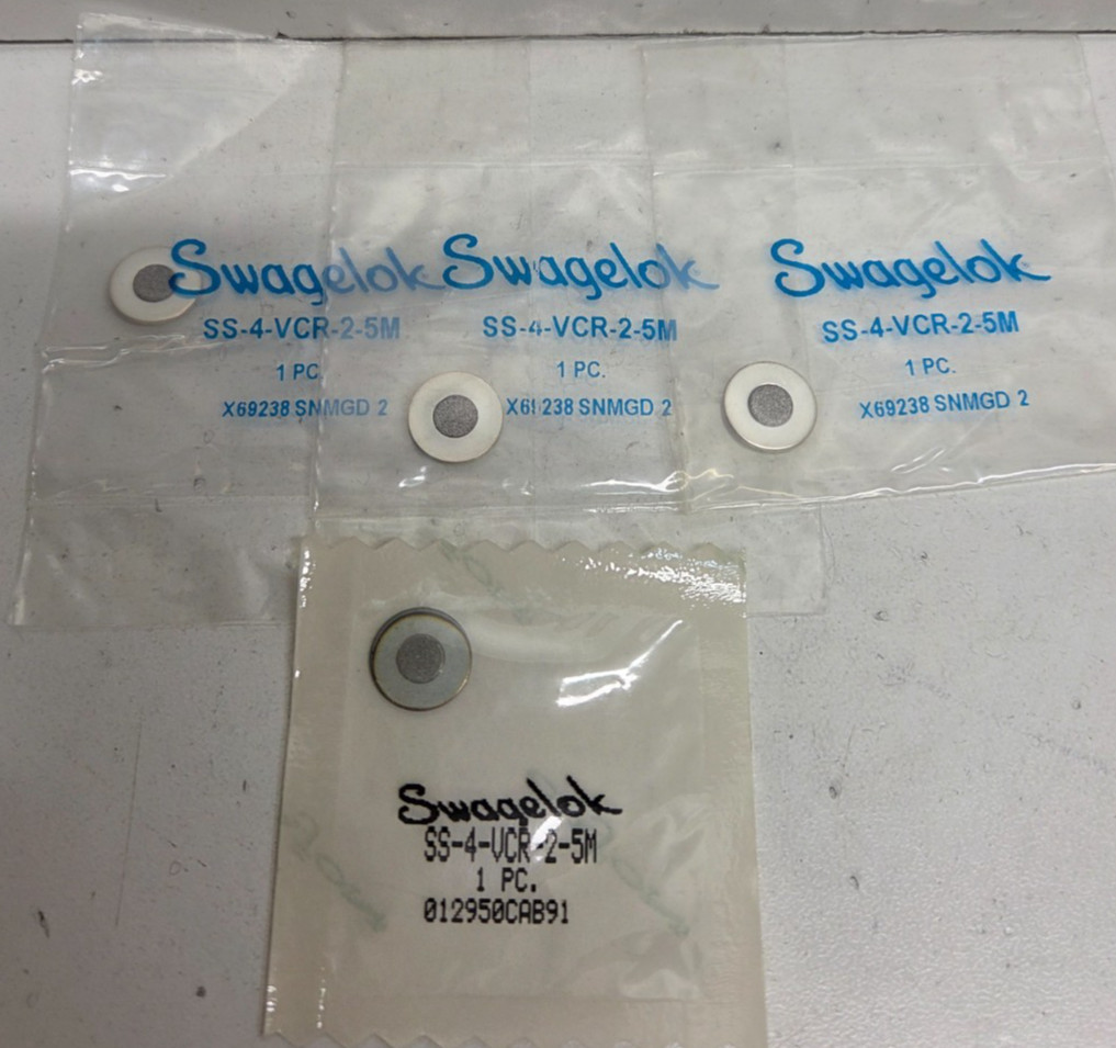 LOT OF 4 NEW IN BAG! SWAGELOK 1/4″ SILVER-PLATED SNUBBER GASKETS SS-4-VCR-2-5M