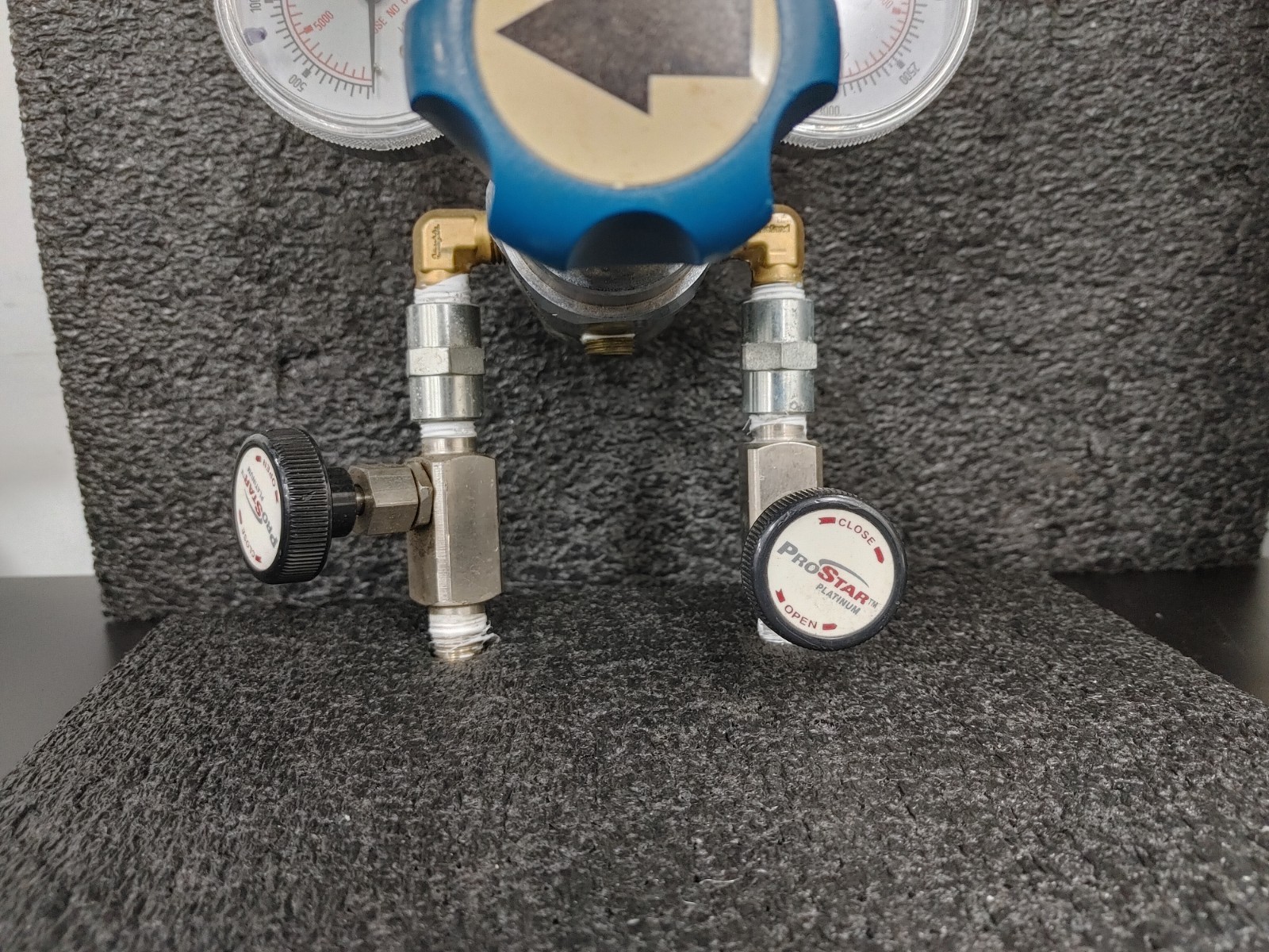 MATHESON High Purity Regulator with PROSTAR Valve X2 and Pressure Gauges