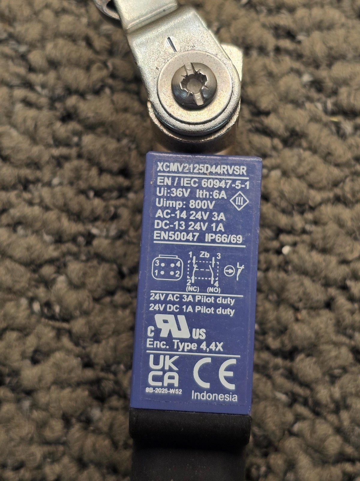 Telemecanique XCMV2125D44RVSR: Sensor Limit Switch Replacement