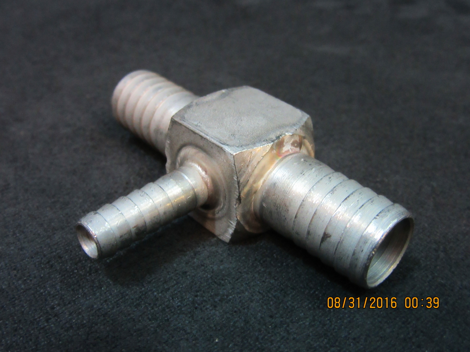 THOGUS 4HFN8 Barbed Reducing Tee