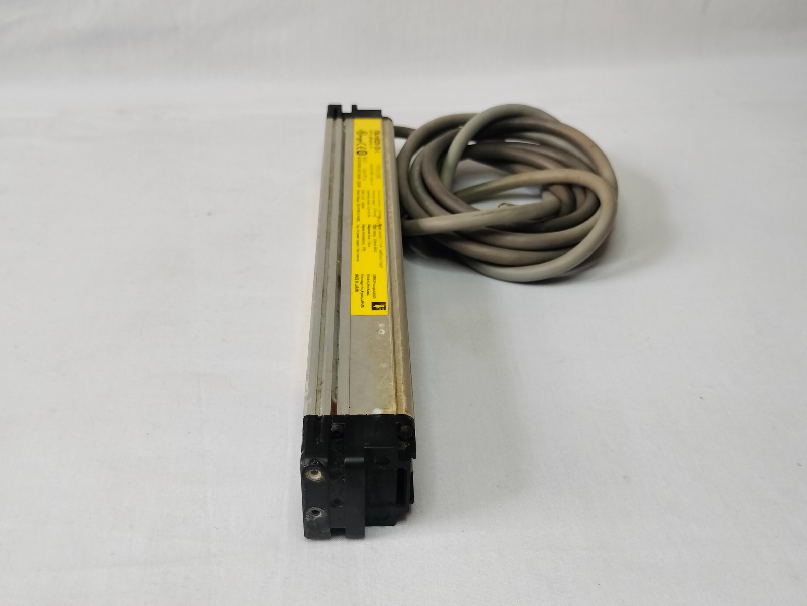 Omron F3SJ-E0225-25-L F3SJE022525L Emitter Safety Light Curtain Made in Japan
