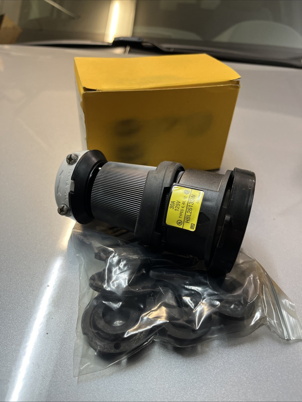 Hubbell Twist-Lock Watertight Connector 30A, 125V, 2 Pole, 3 Wire HBL2613SW New