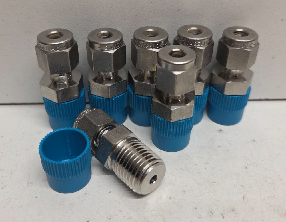 LOT OF 7 NEW NO BOX! SWAGELOK 3/16″ TUBE X 1/4″ MNPT CONNECTORS SS-300-1-4