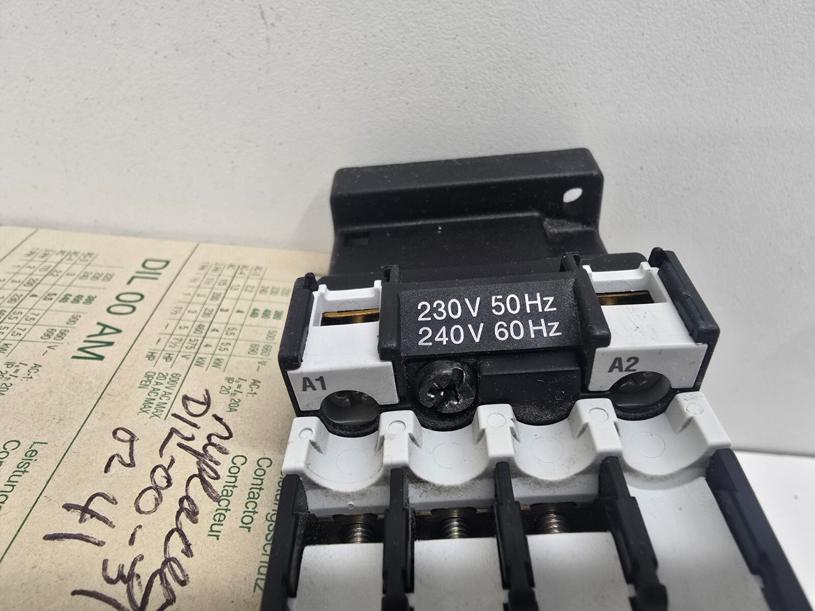 NEW IN BOX! MOELLER 230/240V COIL CONTACTOR DIL00M