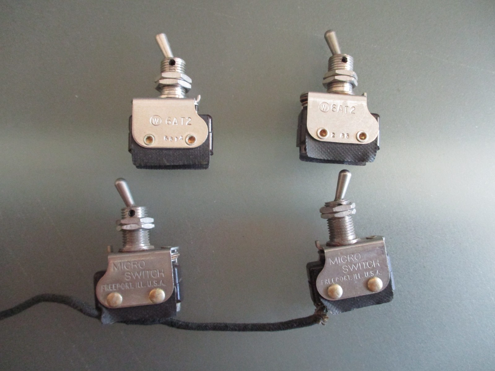 6AT2 Honeywell (9) MICRO SWITCH Toggle N.O./N.C. SPDT Round Lever Solder Lug (F)