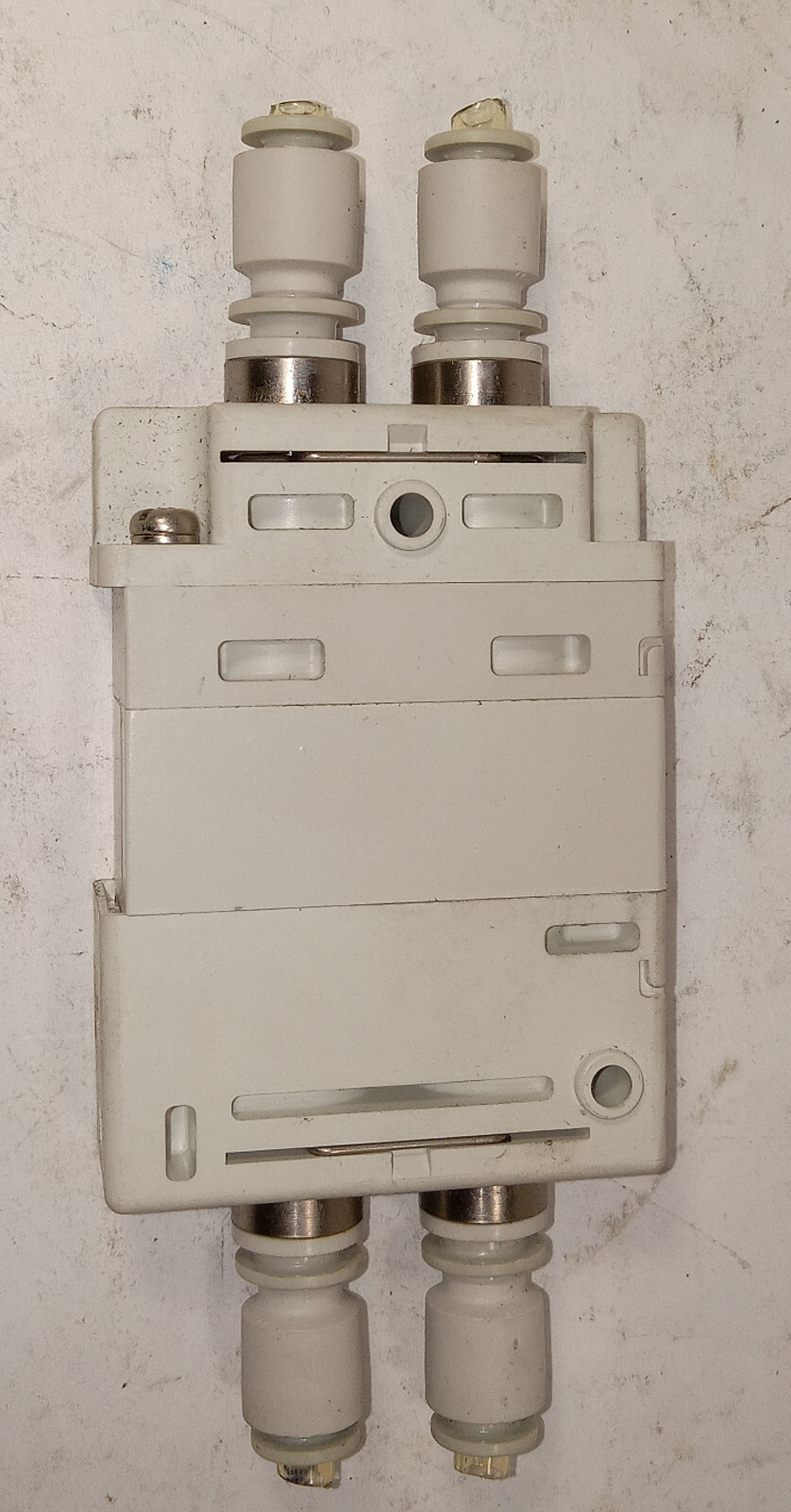 1 USED SMC VQ2000-FPG PNUEMATIC DUAL CHECK VALVE ***MAKE OFFER***