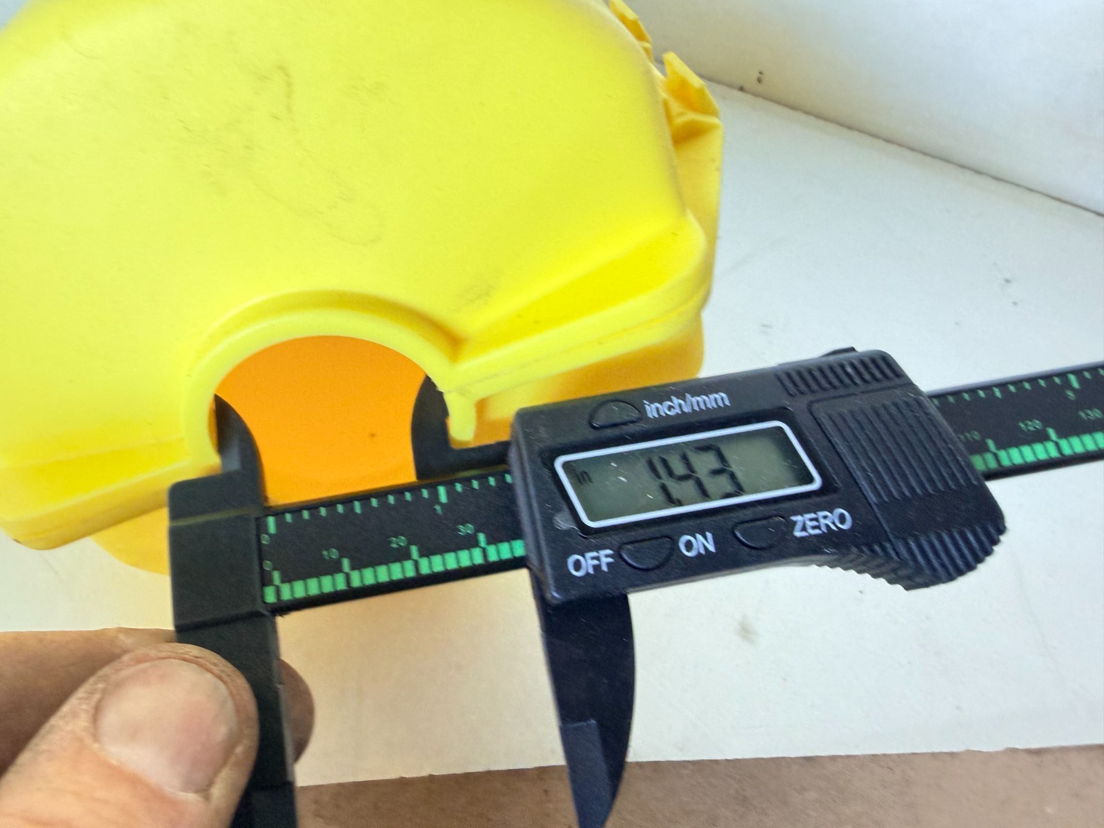 Hubbell HLD2 Plugout Lockout Device High Visibility Yellow (43)