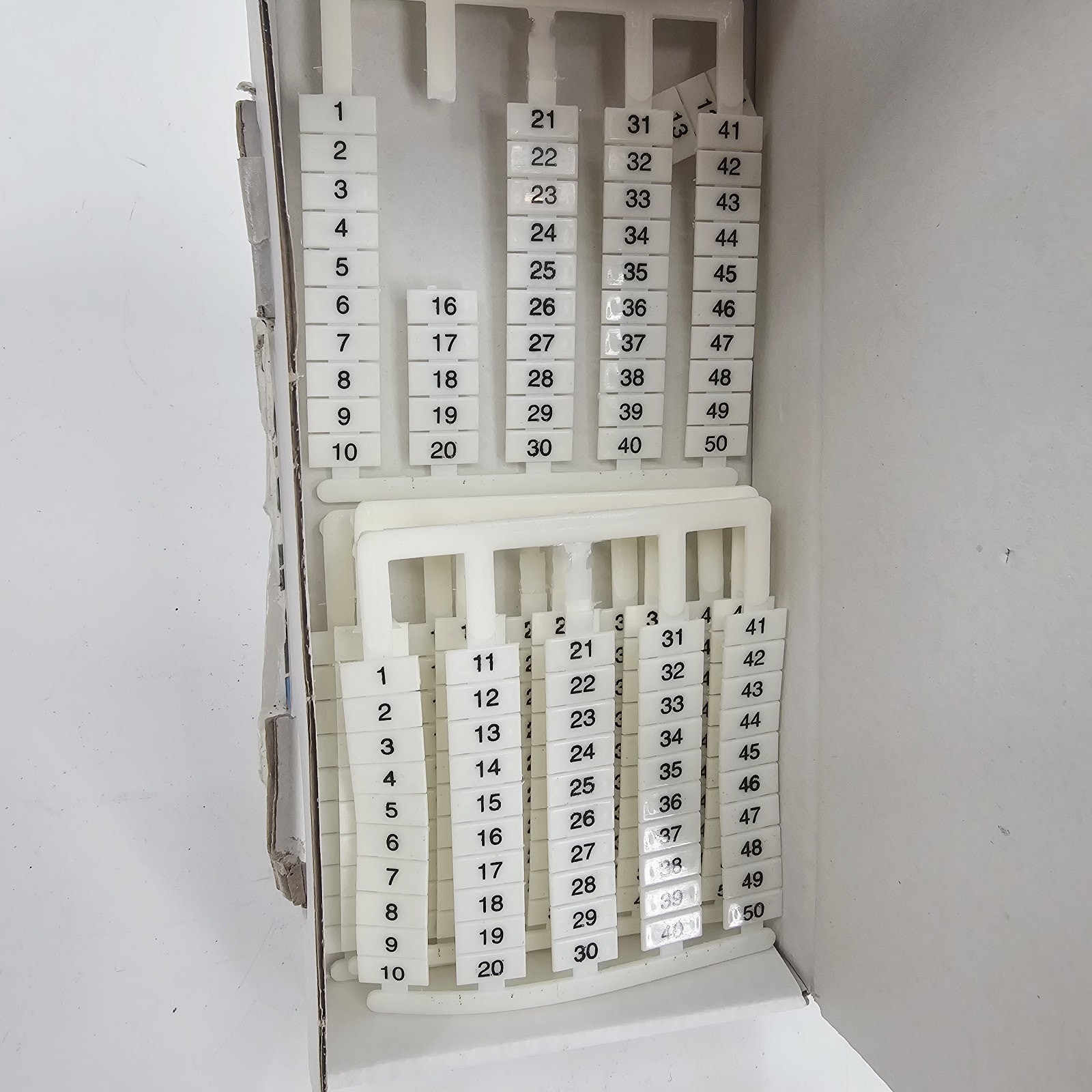 DINNECTORS DN-L50 Marking Tags 43225 (Pack Of 499) One Tag Missing