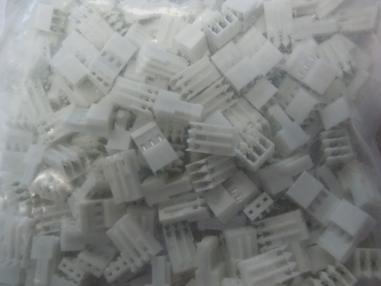 Lot of 250 NEW AMP TE TYCO 3-640441-3 – 3 Position Rectangular Connectors