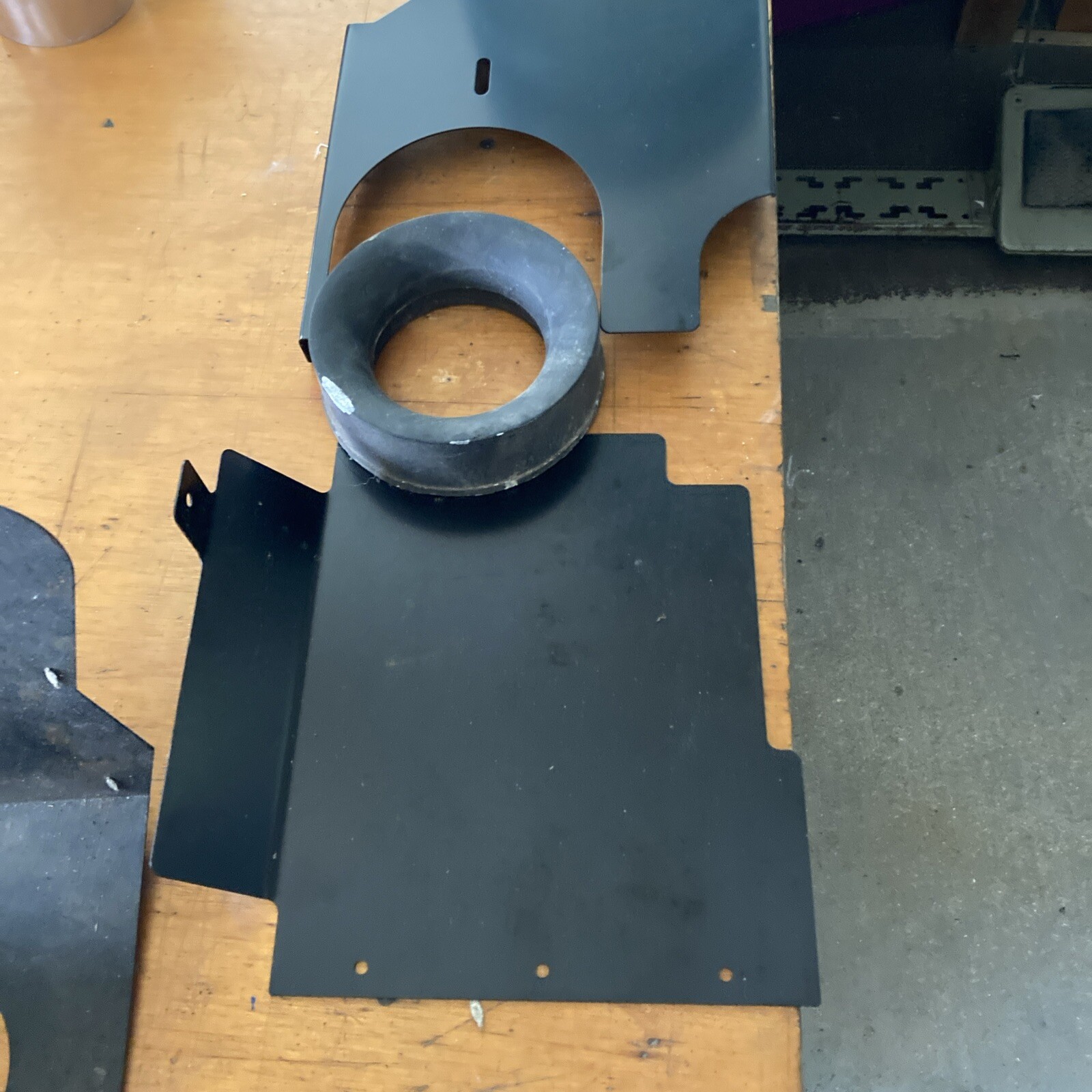 CHEVROLET/GMC AIR INTAKE This Not Complete The Filter Is Missing May Need Parts