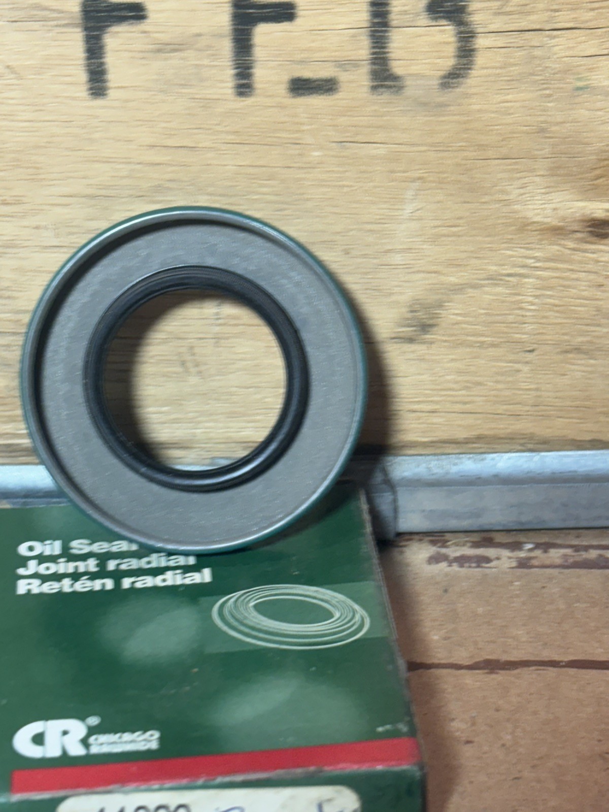 NEW CHICAGO RAWHIDE CR 11299 OIL SEAL (T87)