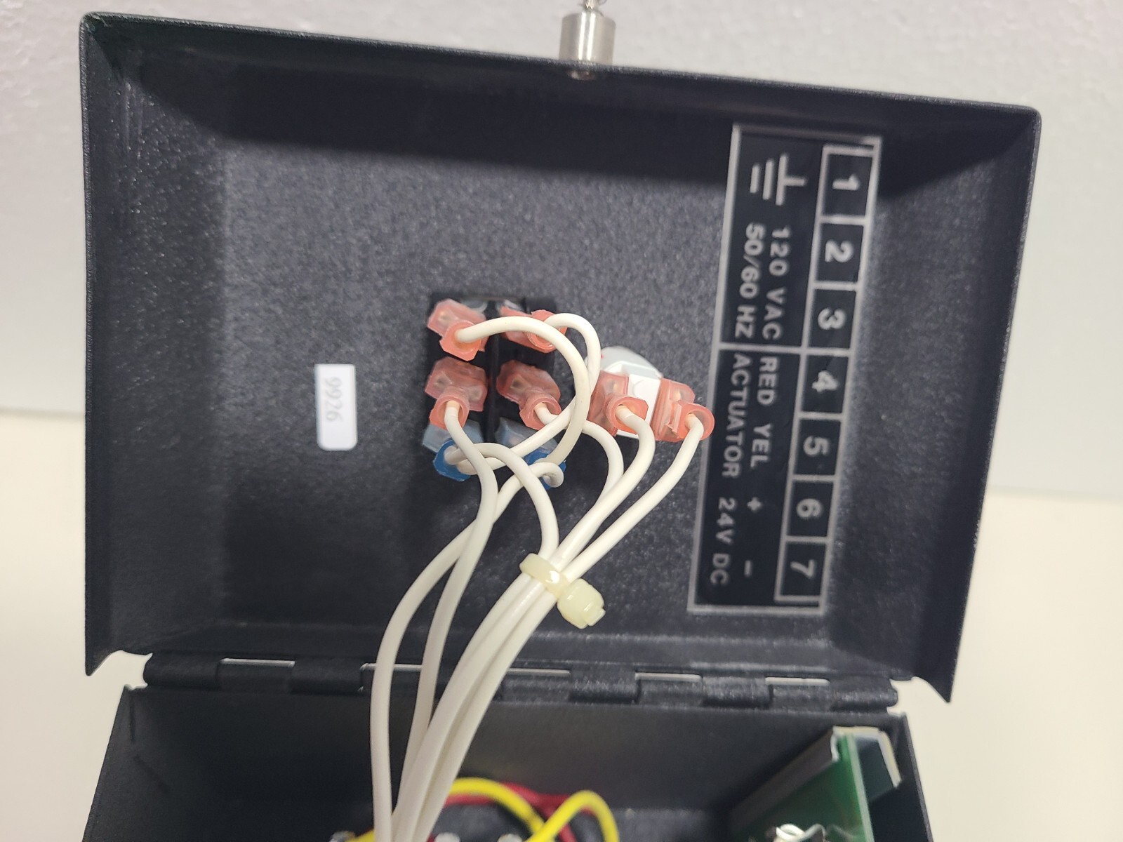WARNER ELECTRIC MCS-2005 ACTUATOR CONTROL, 120 VAC inp 24 VDC out, NOS/open Box