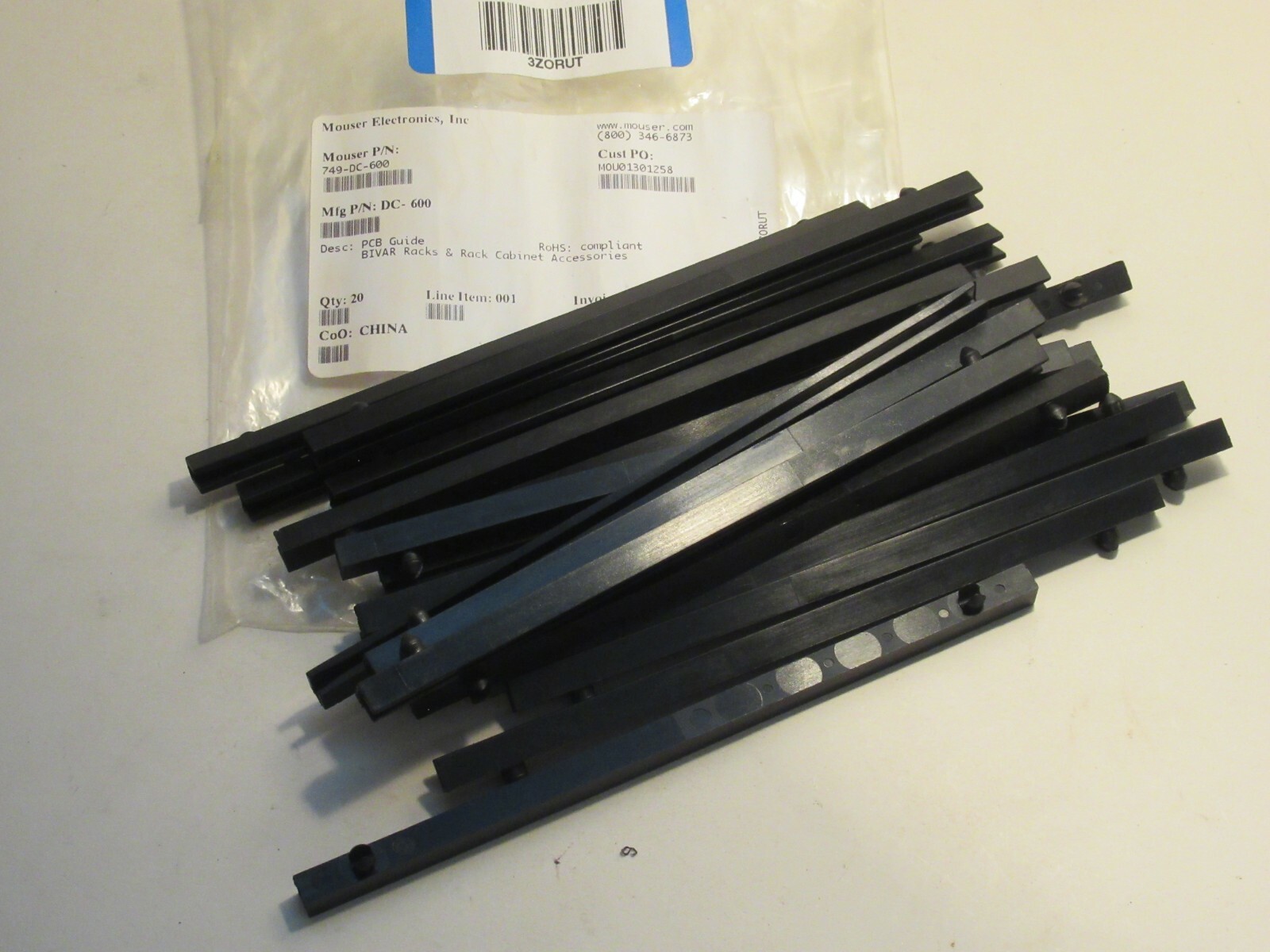 NEW (PACK OF 20) MOUSER ELECTRIC 749-DC-600 CARD GUIDE FOR BIVAR RACK CABINET