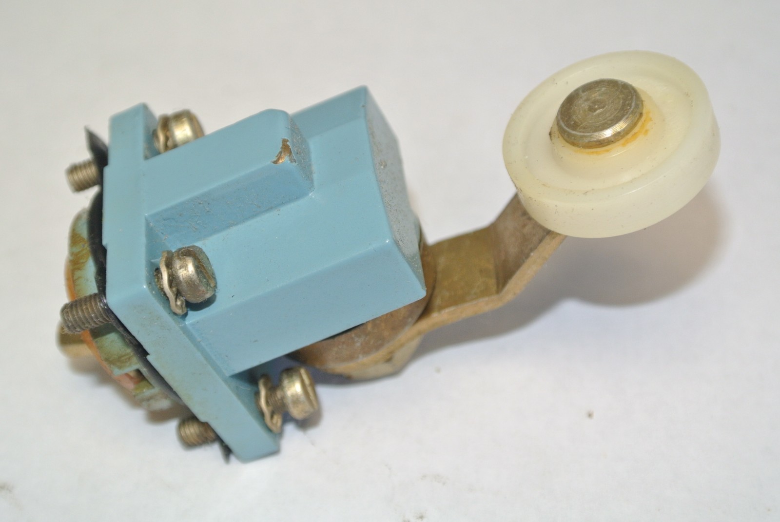 TELEMECANIQUE XCK-D15 LIMIT SWITCH HEAD – NEW SURPLUS