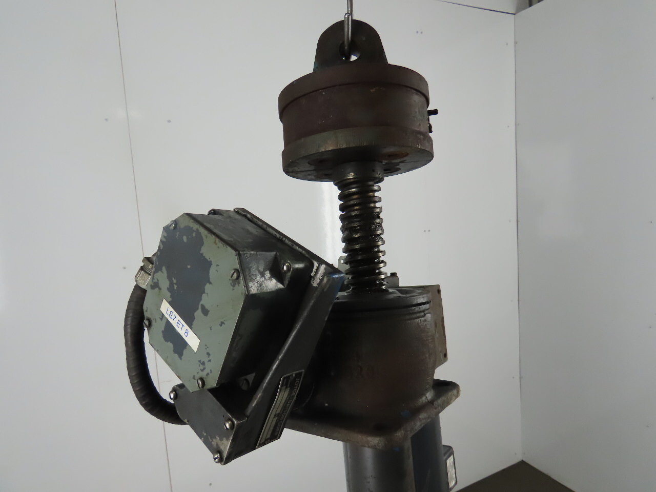 Joyce Dayton 10 Ton 36″ Machine Comdrive Screw Jack W/ 575V 3Ph Motor & Limit