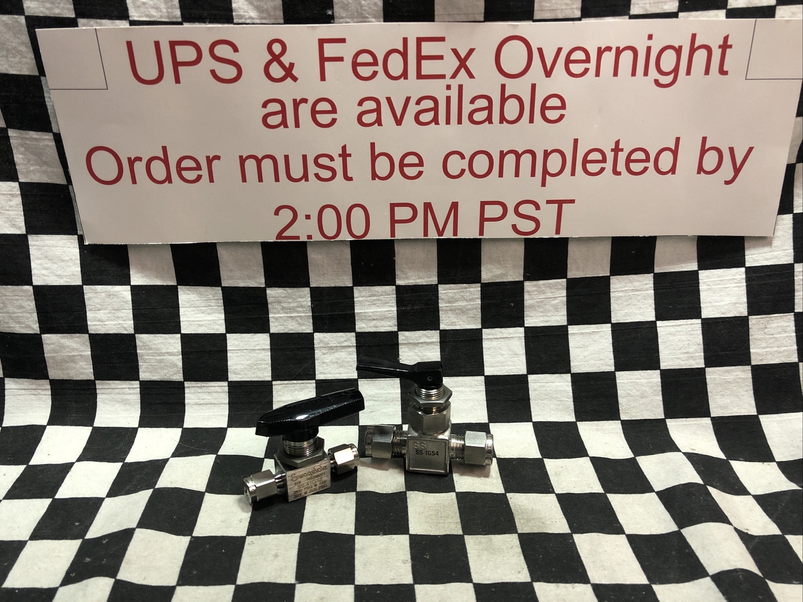 SWAGELOK BALL VALVE 1/8″, SS-41GS2 & Toggle Valve 1/4″, SS-1GS4 #1604N8