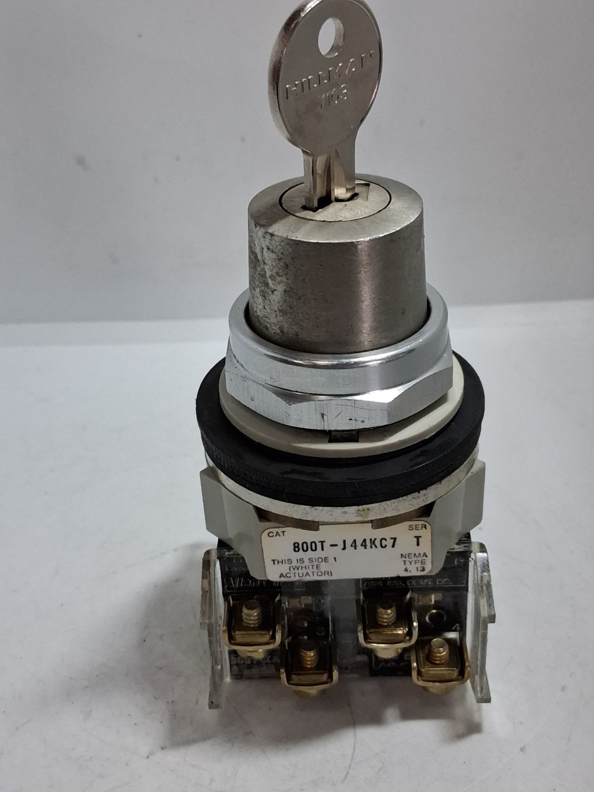 ALLEN BRADLEY 800T-J44KC7B SEL SWITCH 3 POS MAIN 2NO/2NC KEY REM FROM ALL SE T