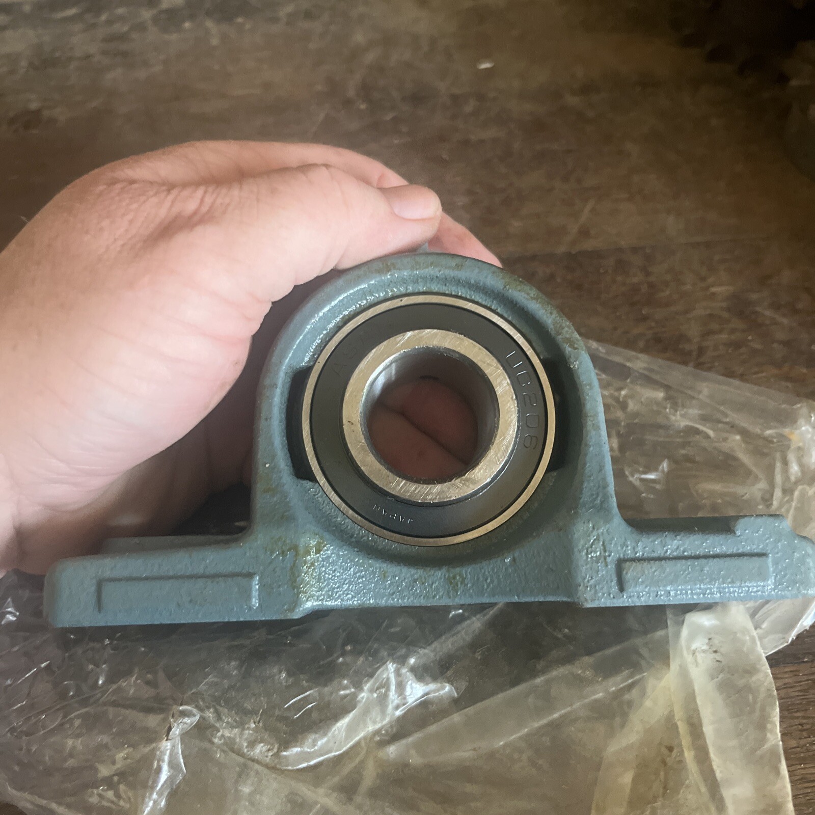 NOS AMI PILLOW BLOCK BEARING UC206-18 P206