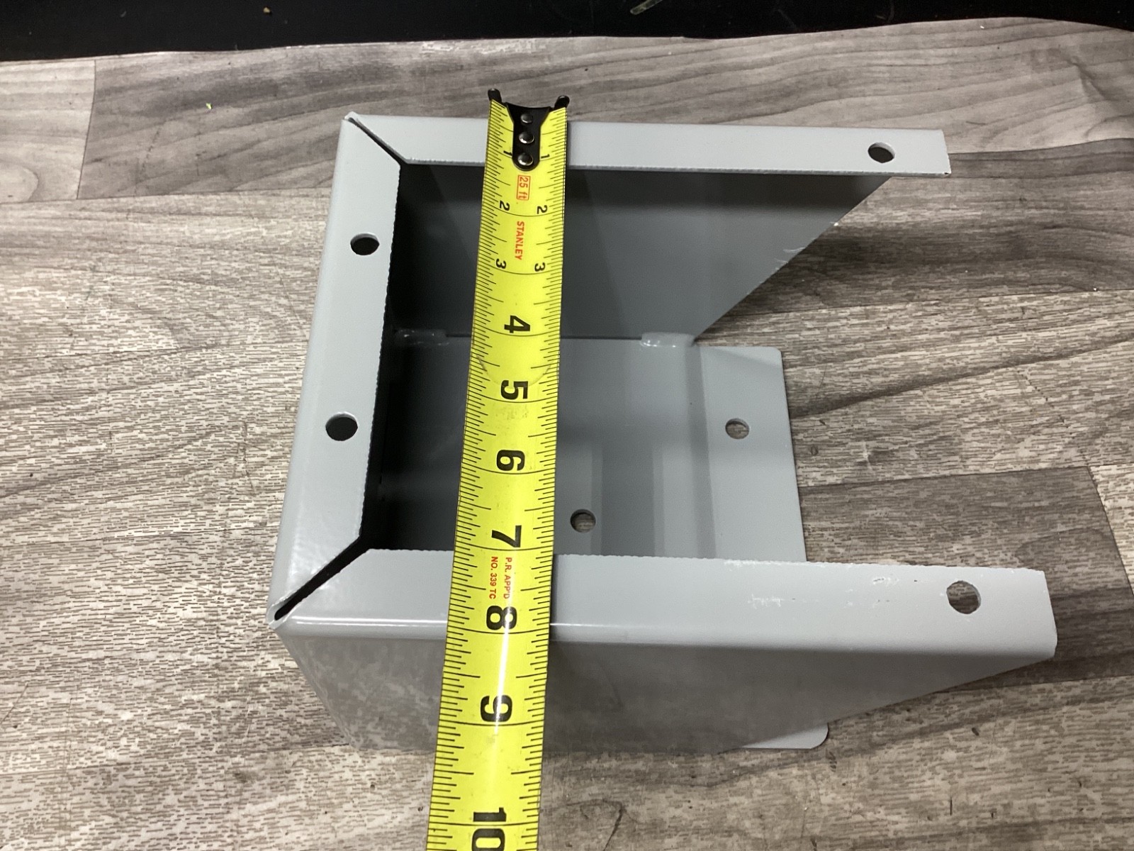 LOT OF 2 NEW FLOOR STAND KIT, H: 6 x D: 8 x W: 8 #104H118PR8