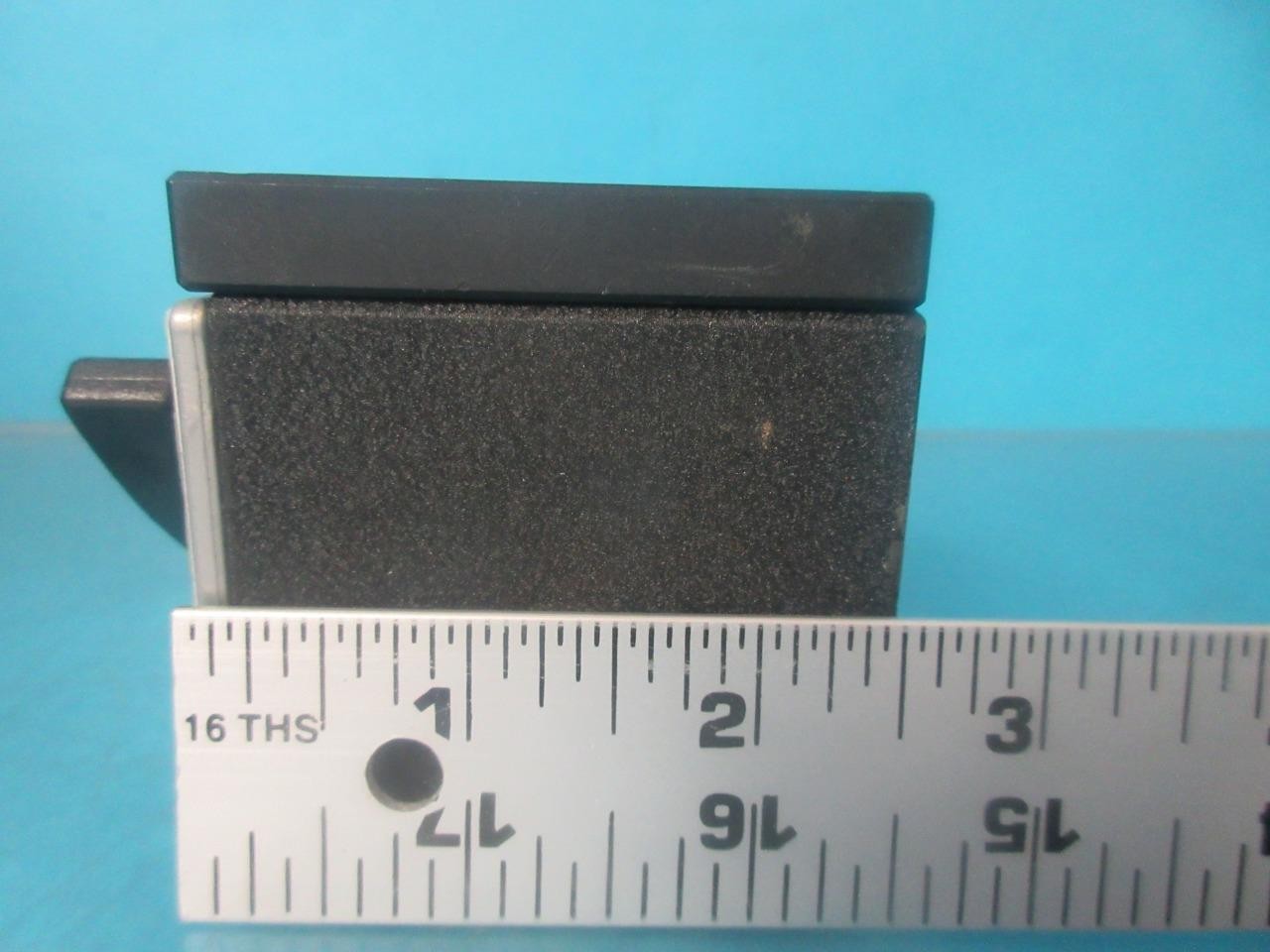 EDMUND INUSTRIAL OPTICS SQUARE MAGNETIC BASE WITH ON/ OFF SWITCH