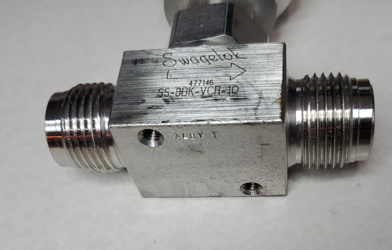 Swagelok SS-8BK-VCR-10 Bellows Sealed Pneumatic Valves 1/2 in VCR Lot of 2 Used