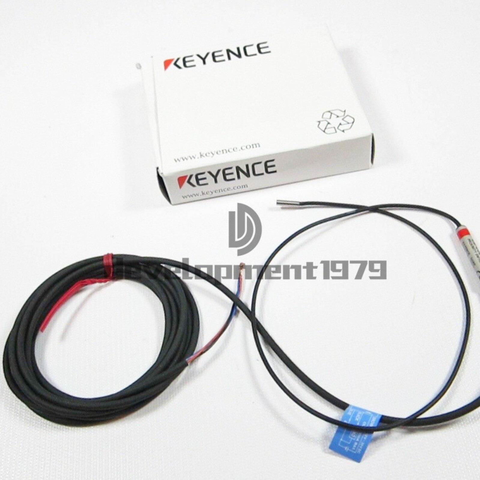 ONE New Keyence EM-030P Proximity Switch Sensor