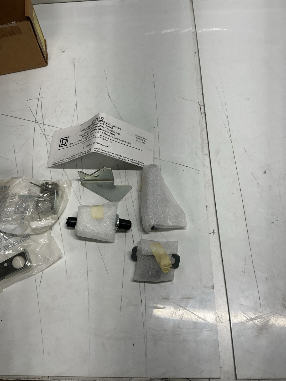 NIB Square D Door Closing Mechanism 9423M4 Ser C Z-968