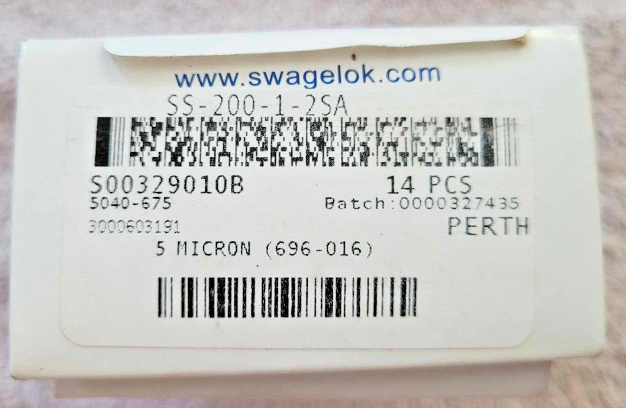 SS-200-1-2 SS-200-1-2SA SWAGELOK MALE SS CONNECTOR 1/8″ NEW BOX OF 14 PIECES