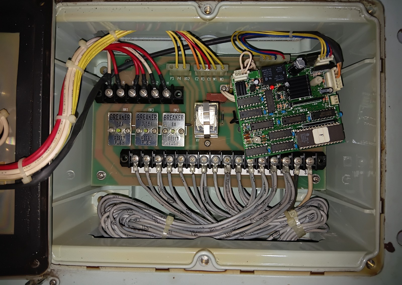 Ibuki Kogyo Air Horn Time Controller AC110V 15A 60Hz PHASE 1 52611