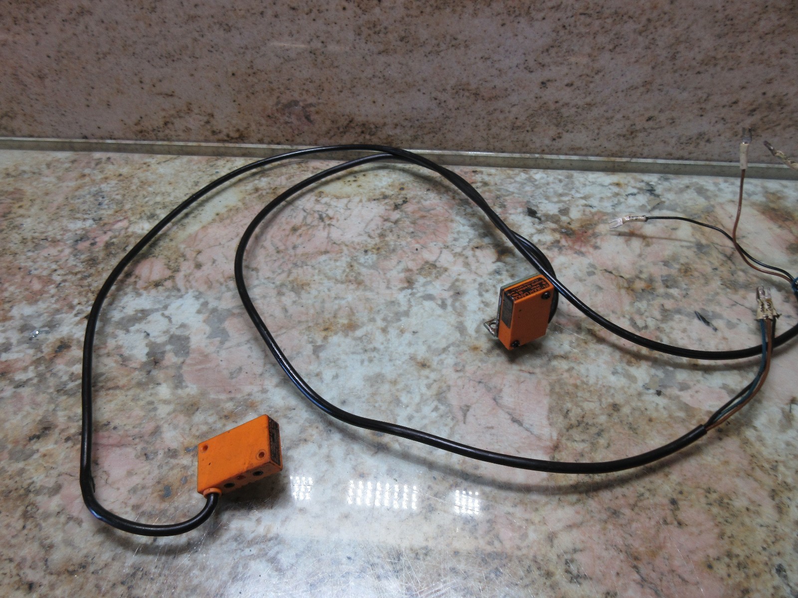 IFM ELECTRONIC SWITCH IN-3002 EFECTOR LIMIT SWITCH IN-3002 LANOG LOT OF 3 PIECE