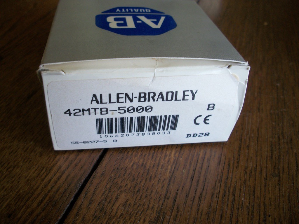 ALLEN BRADLEY 42MTB-5000 PHOTOSWITCH TERMINAL BASE 120VAC 50/60HZ SERIES B BNIB!