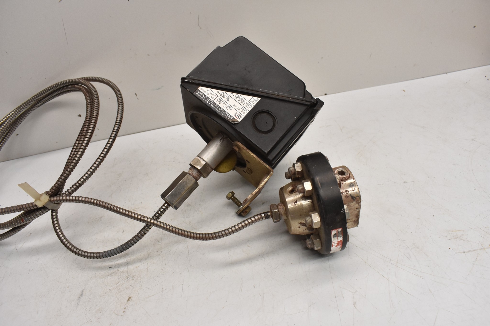 United Electric Pressure Controller 5-78 9860 376 J302 & Ashcroft A.1.S.1.C12L13