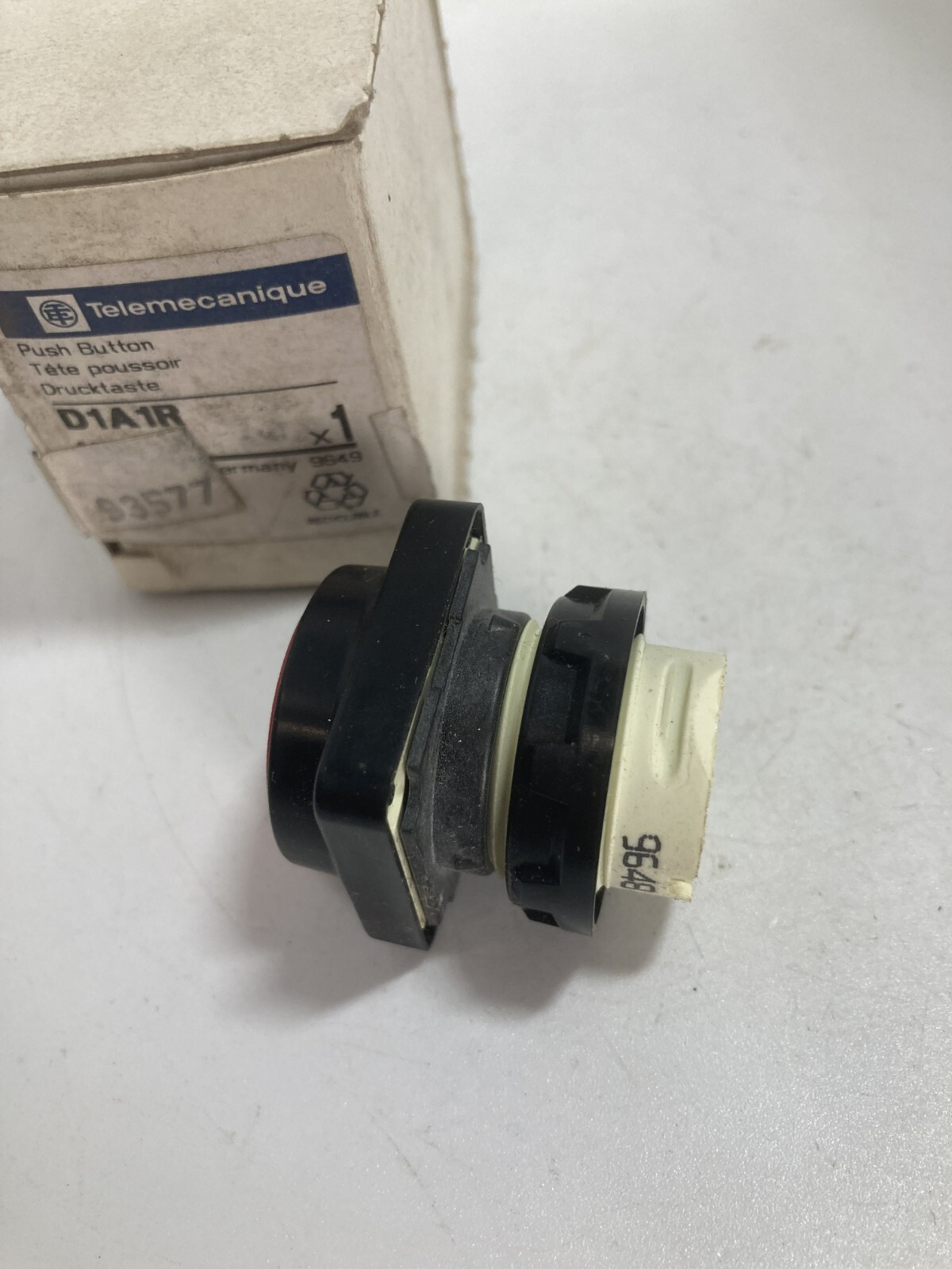 TELEMECANIQUE D1A1R PUSHBUTTON OPERATOR RED FLUSH NIB