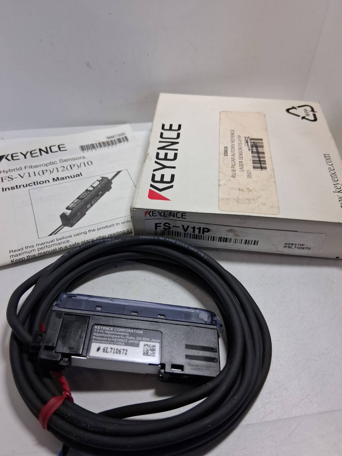 KEYENCE FS-V11P PHOTOELECTRIC AMPLIFIER FIBER OPTIC DIGITAL SENSOR 12-24VDC NIB