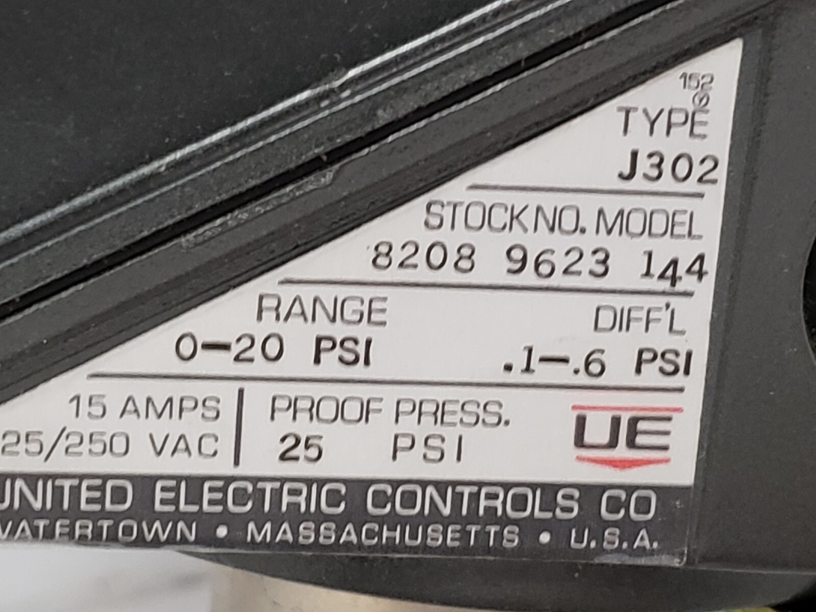 UNITED ELECTRIC J302 8208 9623 144 PRESSURE SWITCH 15A 125/250 VAC NIB