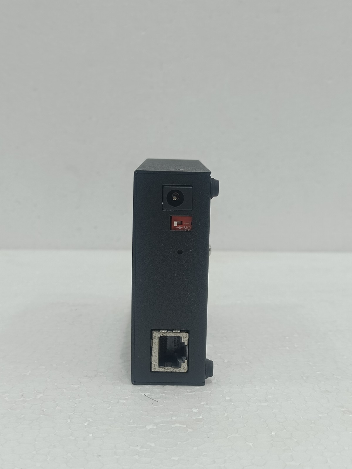 PERLE IOLAN SDS4 DEVICE SERVER 4-PORT SERIAL TERMINAL SERVER 04030300 INDUSTRIAL