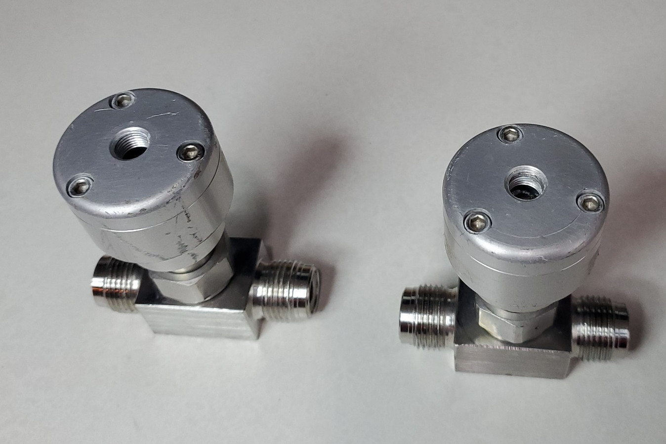 Swagelok SS-8BK-VCR-10 Bellows Sealed Pneumatic Valves 1/2 in VCR Lot of 2 Used