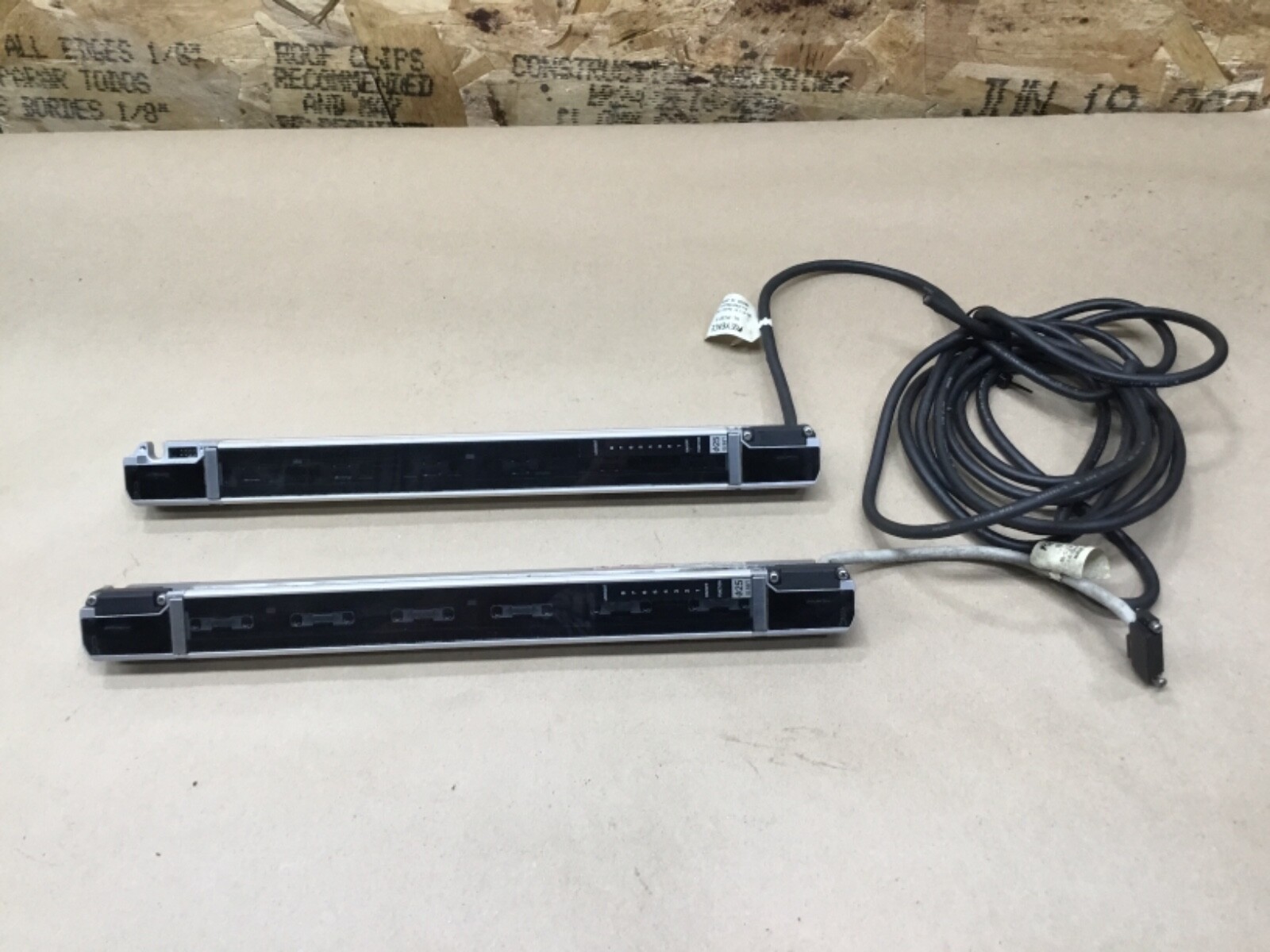 KEYENCE SL-C16H-R SAFETY LIGHT CURTAIN RECEIVER & SL-C16H-T TRANSMITTER #55B45
