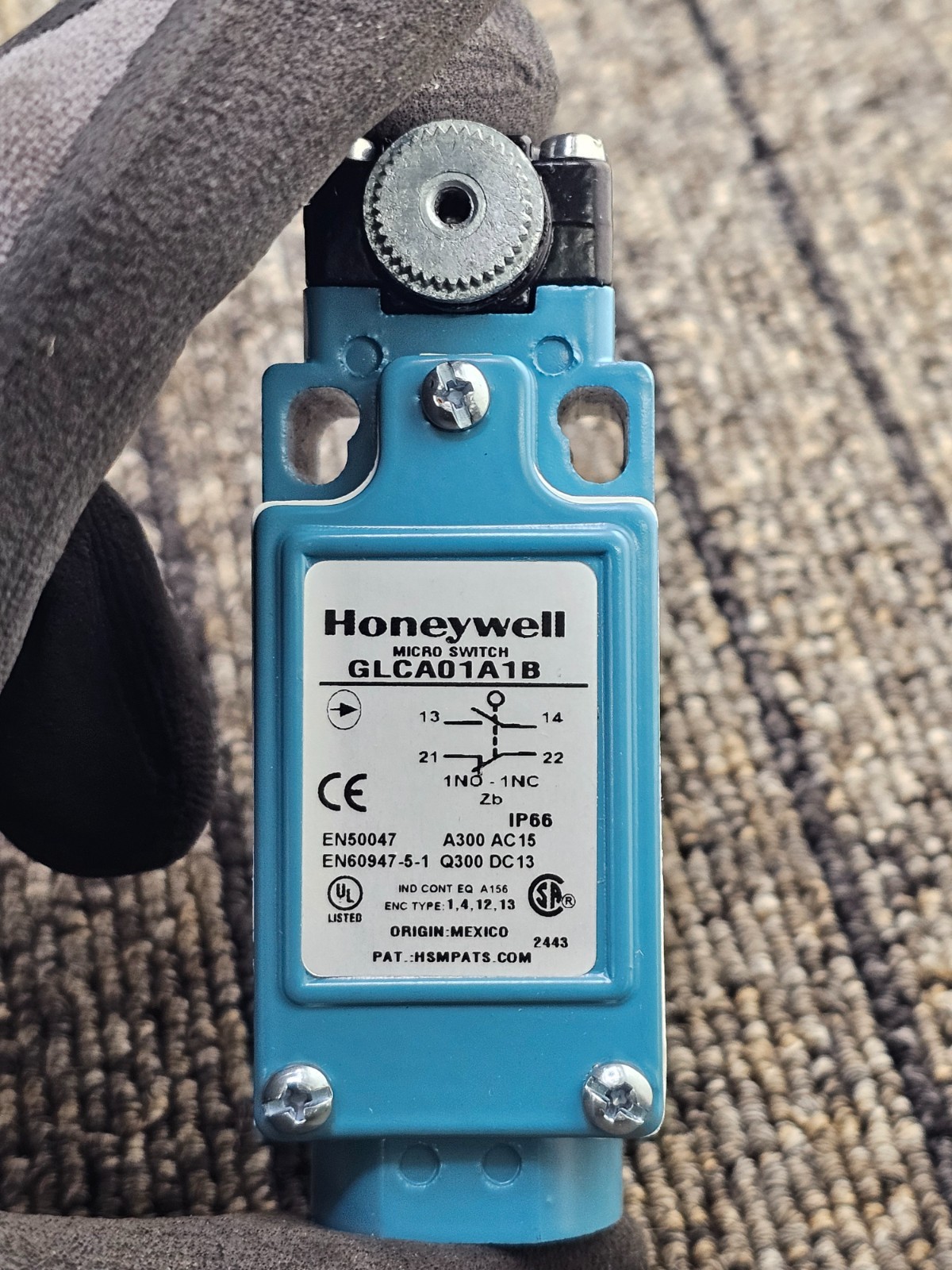 Hobart 00-854517-00001: Limit BP Switch For Electric & Gas Braising Pans 1/2″-14